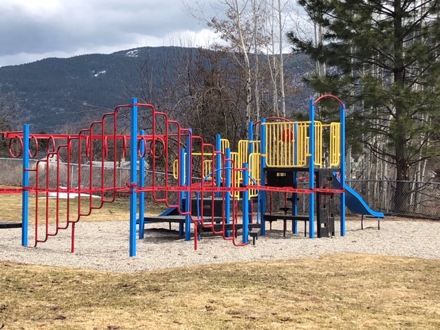 Castlegar closes all playgrounds