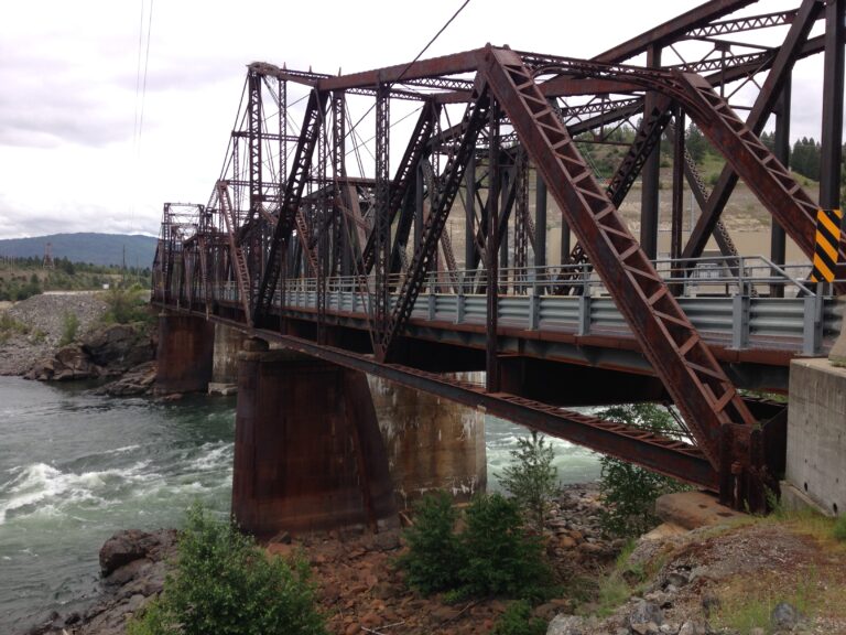 No replacement plans for Waneta bridge: ministry