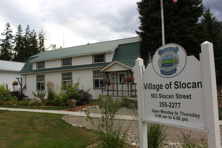 Slocan Council votes unanimously to join Sue Big Oil