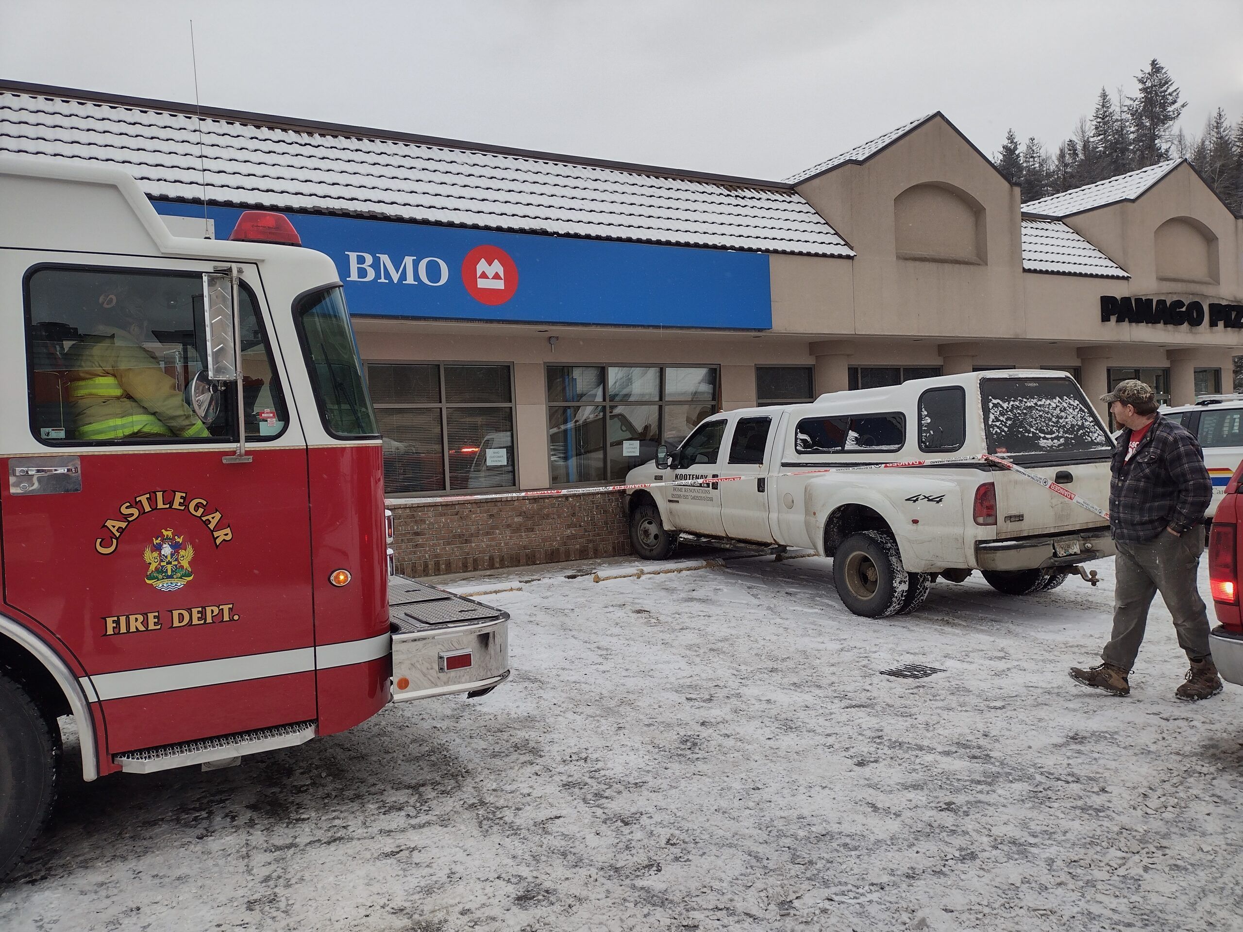 A truck hit a bank in Castlegar this afternoon, resulting in injuries to one person. (Greg Nesteroff/Vista Radio)