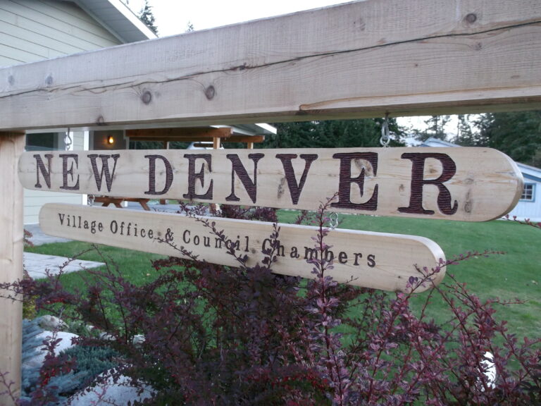 Entire Village of New Denver under evacuation alert