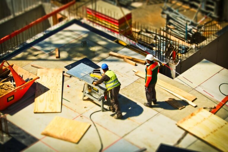 WorkSafeBC urges construction site safety after 1,000 falls last year